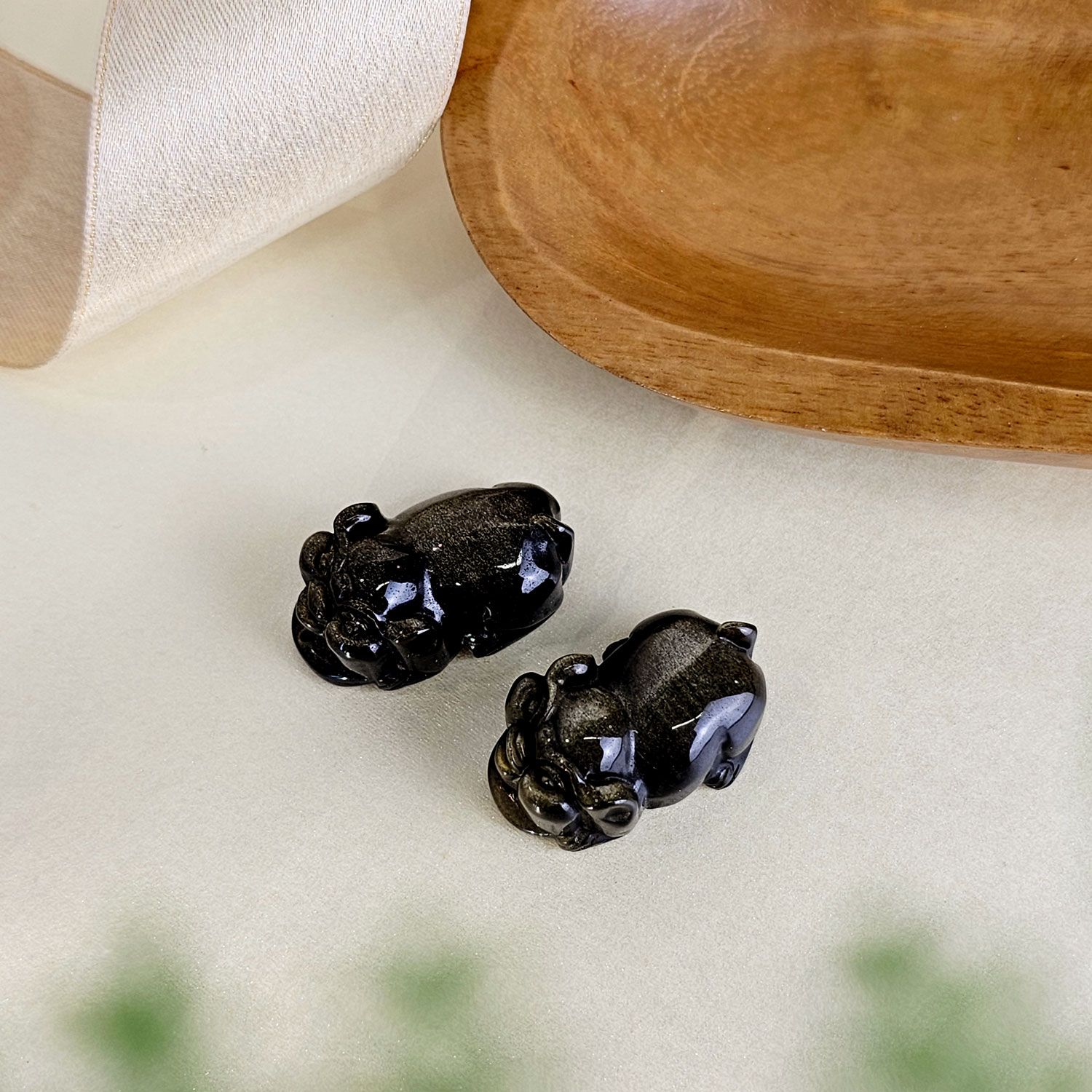 Gold Sheen Obsidian Boar One Pair Accessories
