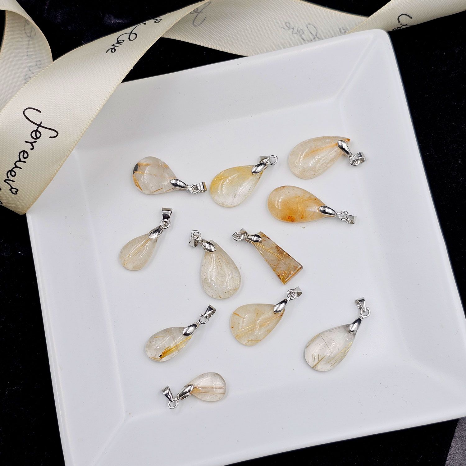 钛晶 / 发晶水滴形吊坠