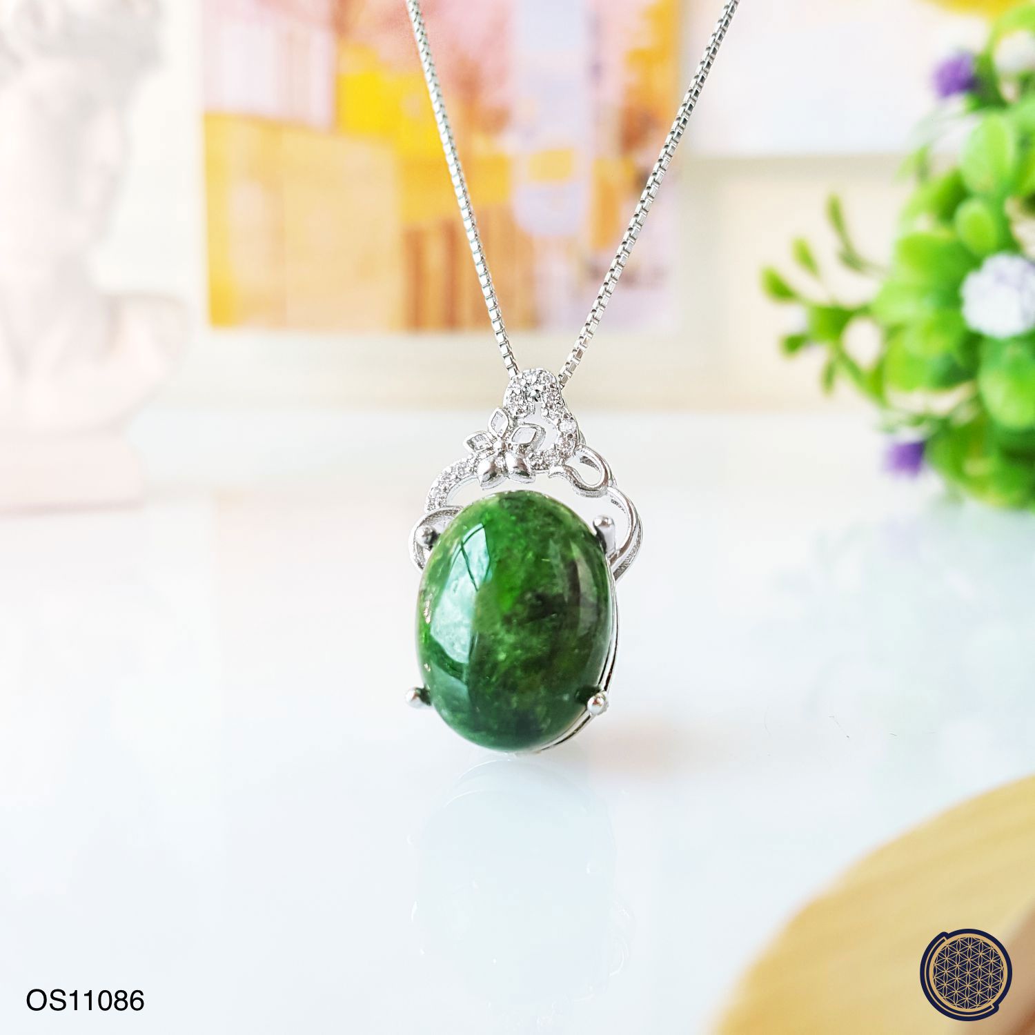 24mm x 14.5mm Diopside Oval Pendant