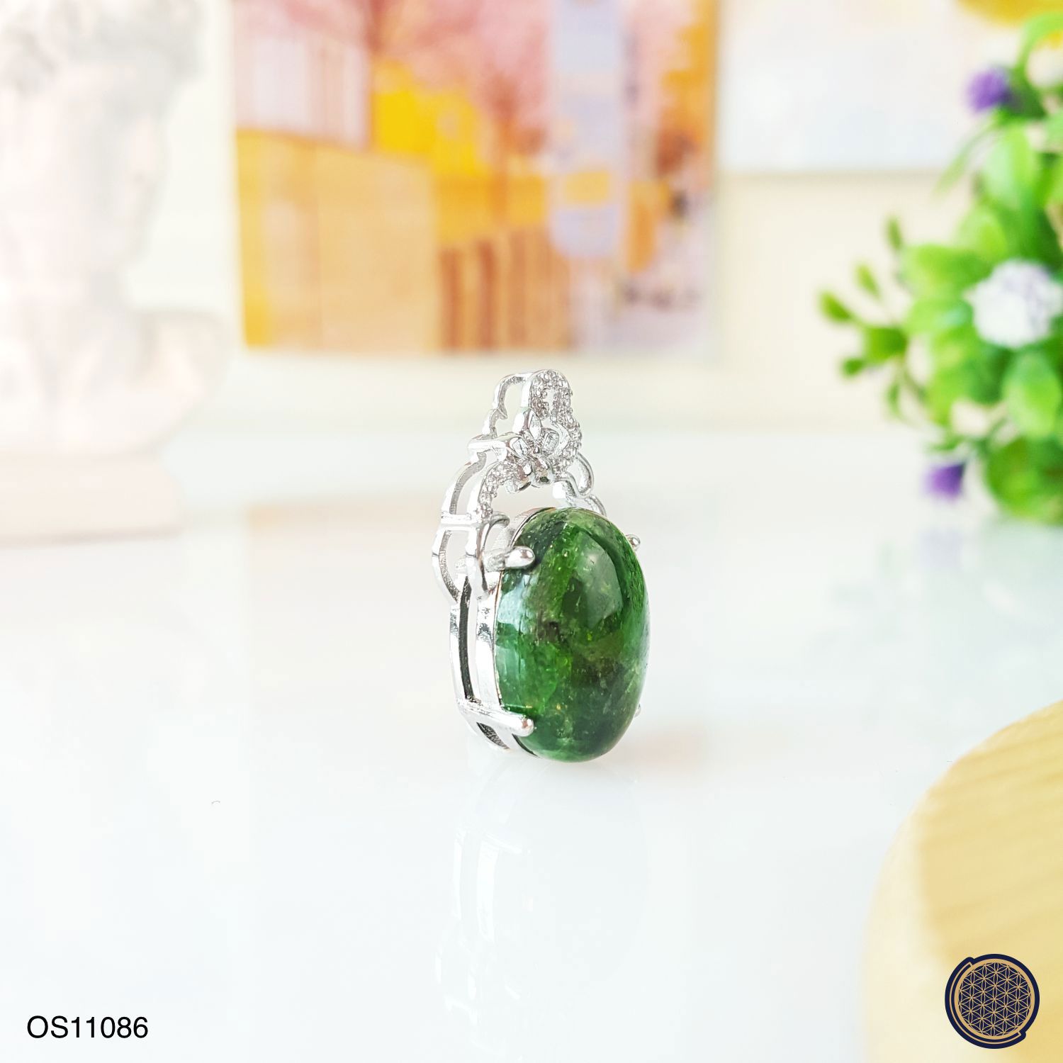 24mm x 14.5mm Diopside Oval Pendant