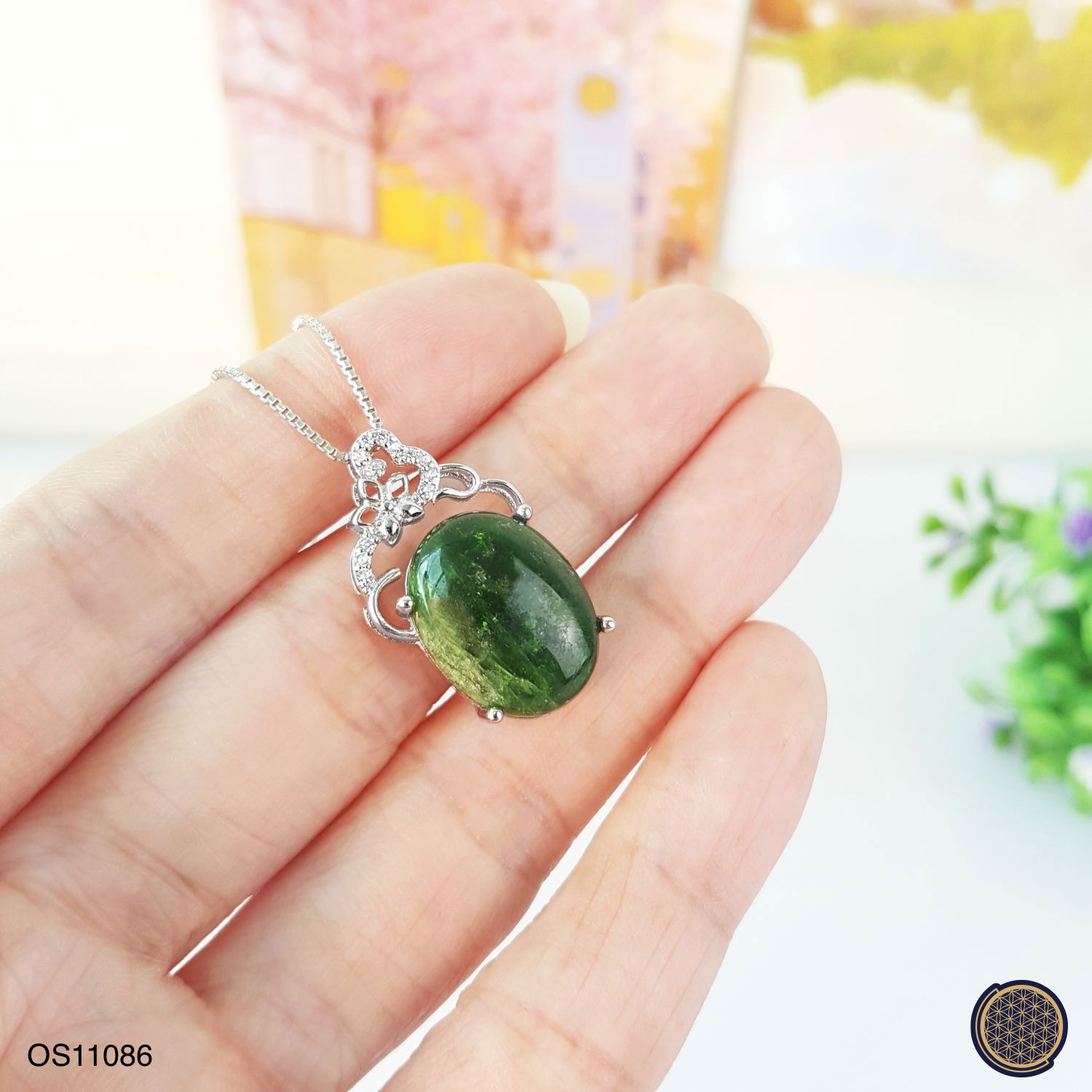 24mm x 14.5mm Diopside Oval Pendant