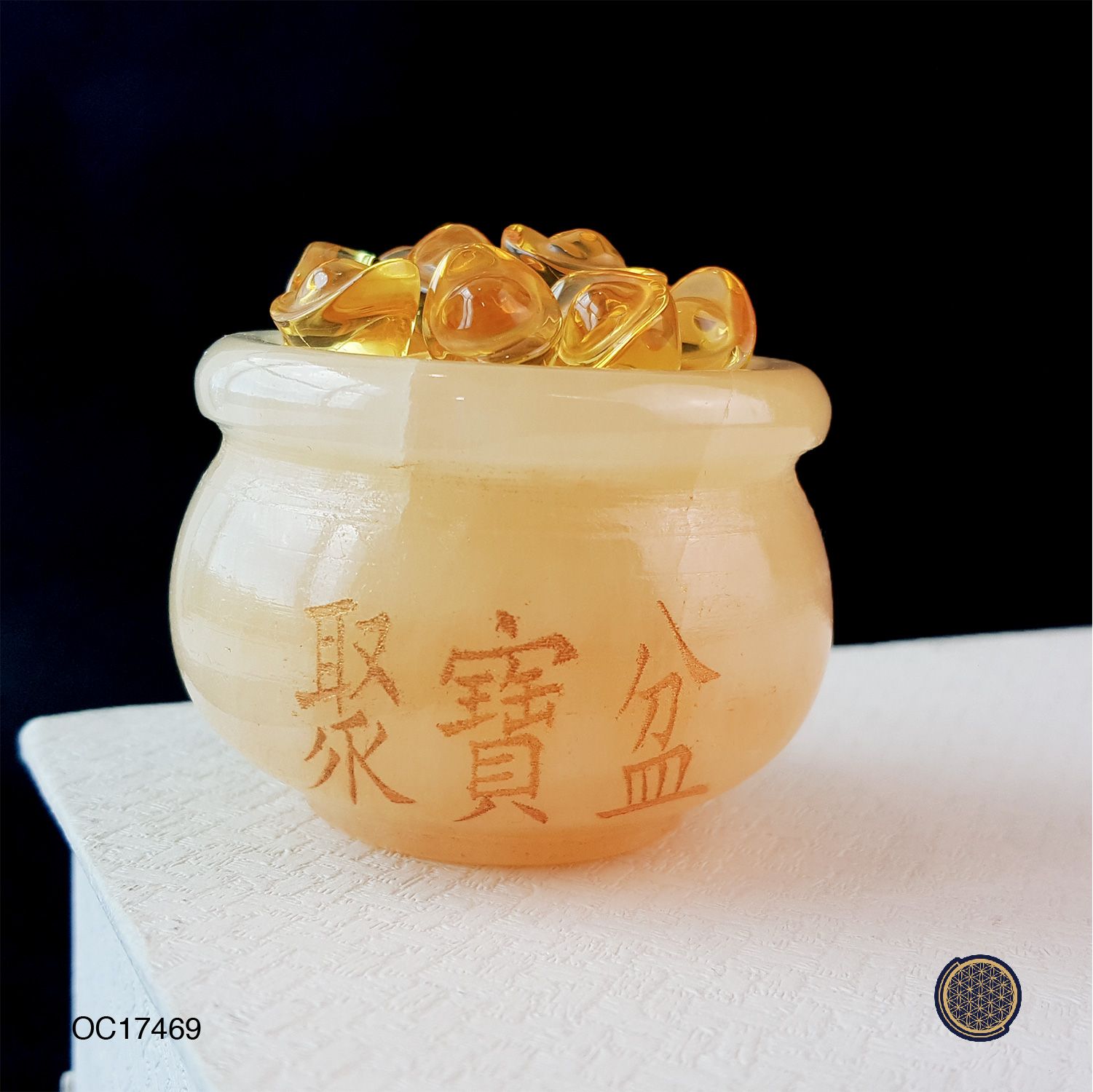 黄玉聚宝盆搭配1.5CM琉璃元宝 (5CM)