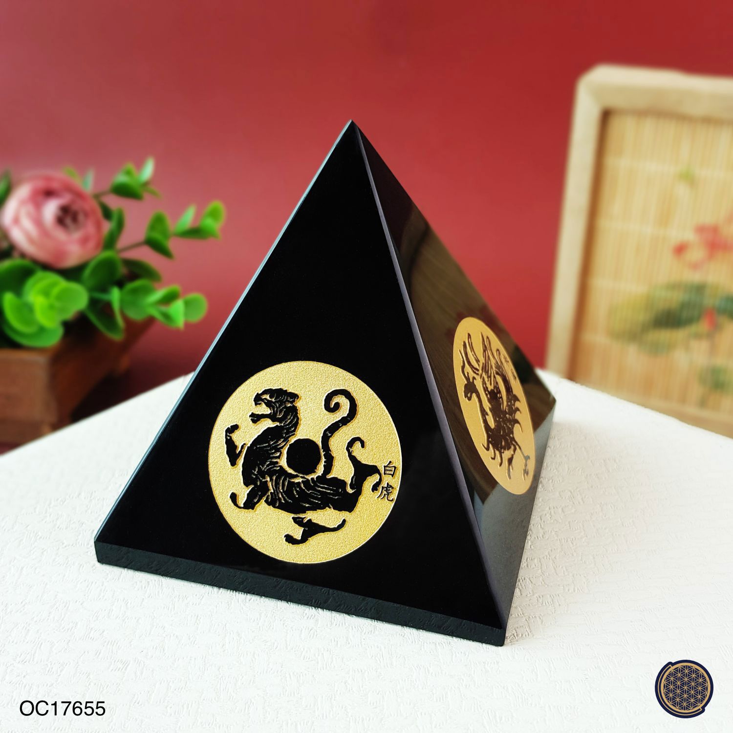 Black Obsidian Pyramid With Fortune (8-9CM) 