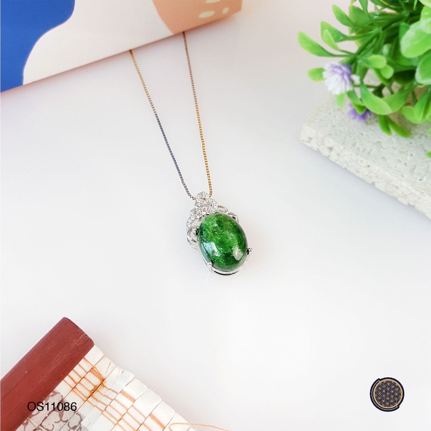 24mm x 14.5mm Diopside Oval Pendant