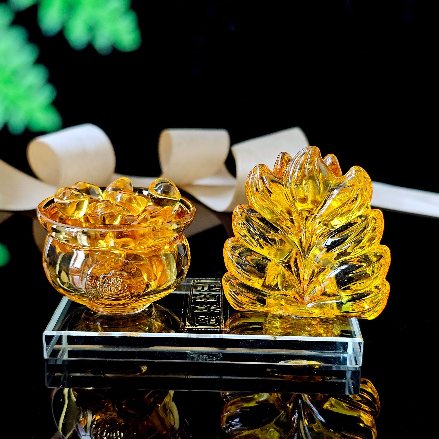 玻璃贵人相伴.招财进宝摆件