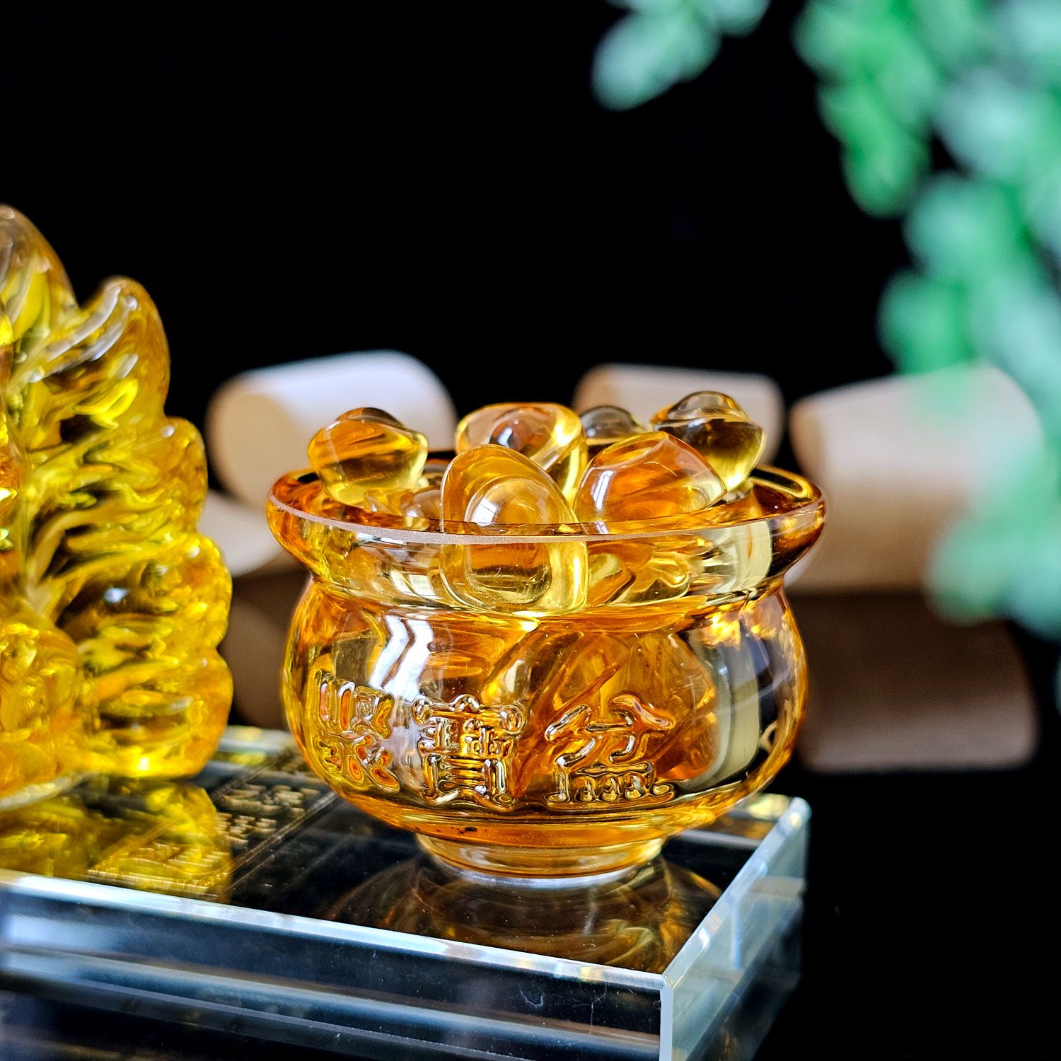 玻璃贵人相伴.招财进宝摆件