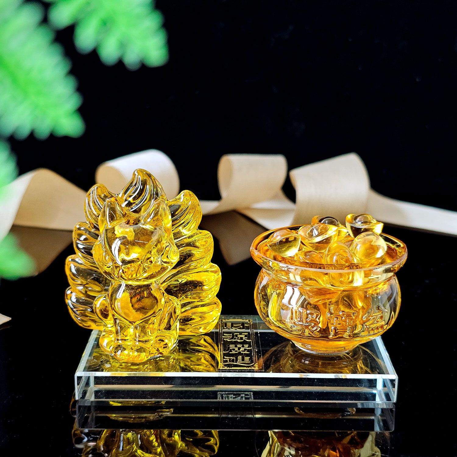 玻璃贵人相伴.招财进宝摆件