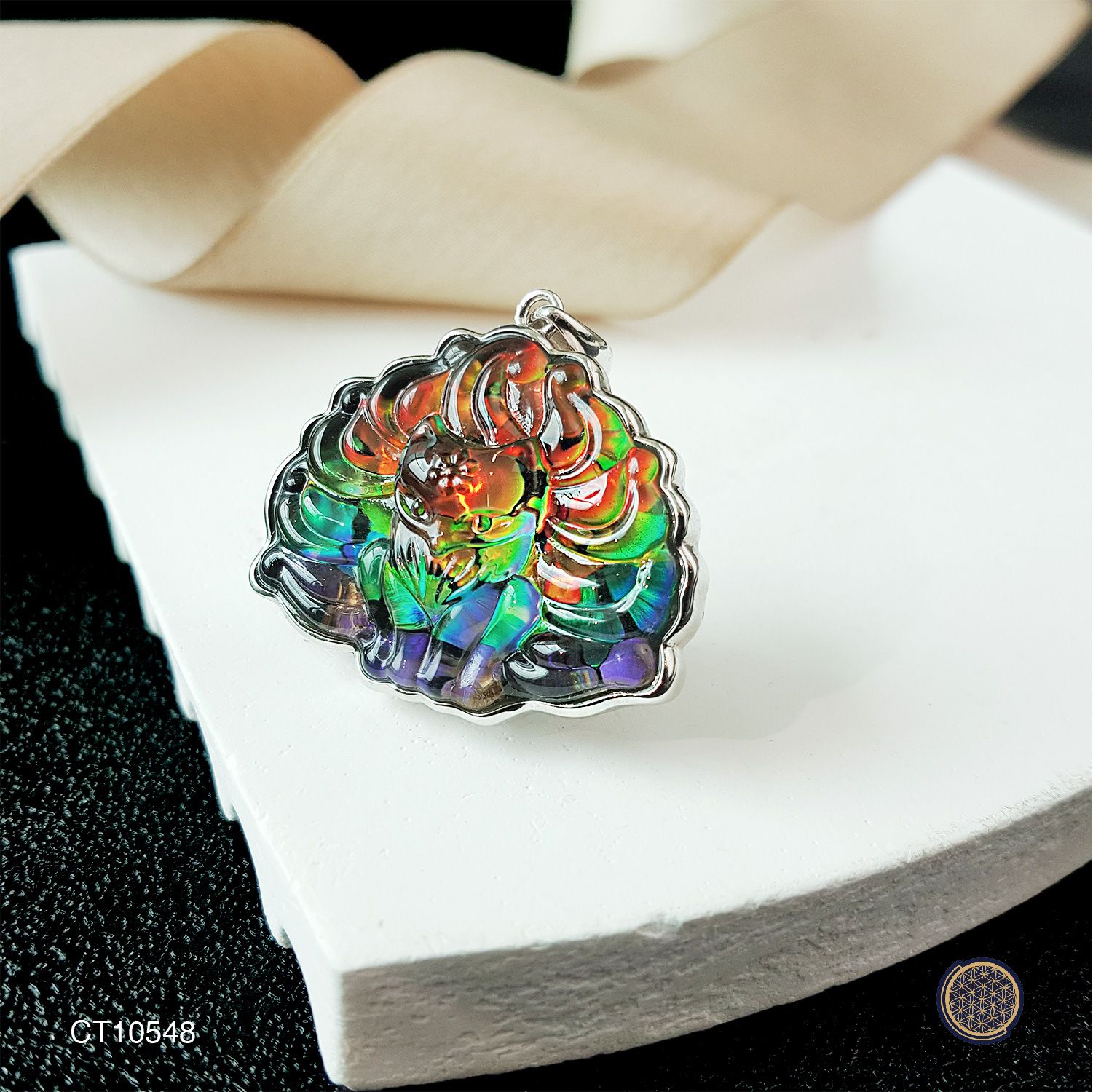 25mm x 32mm 加拿大斑彩九尾狐仙顺色拼图吊坠