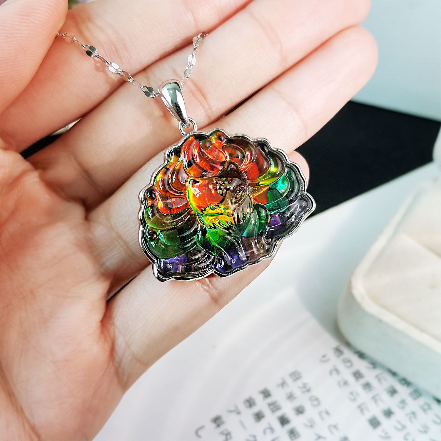 25mm x 32mm 加拿大斑彩九尾狐仙顺色拼图吊坠