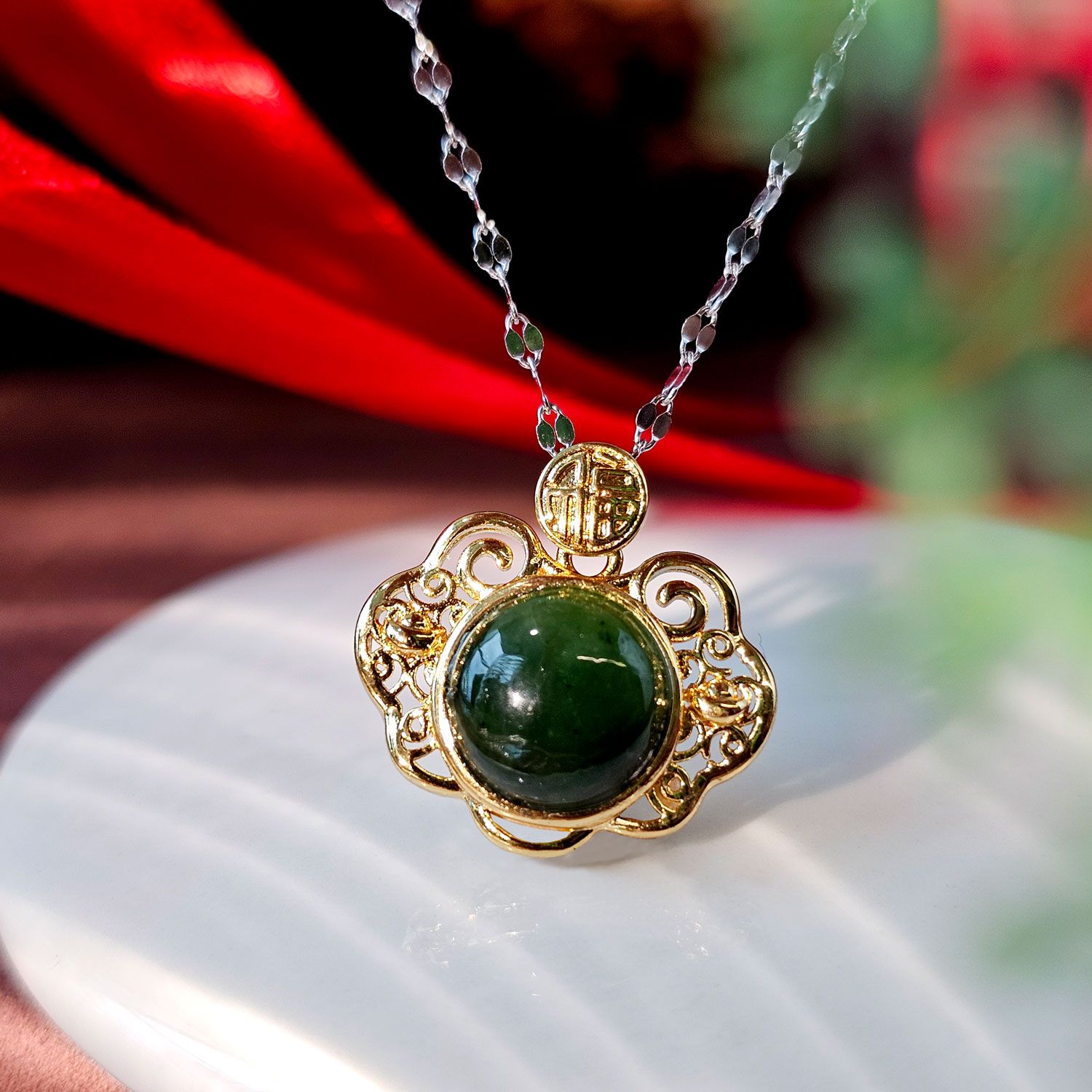 10mm x 10mm Green Tourmaline Wealth Lock Pendant - Gold 