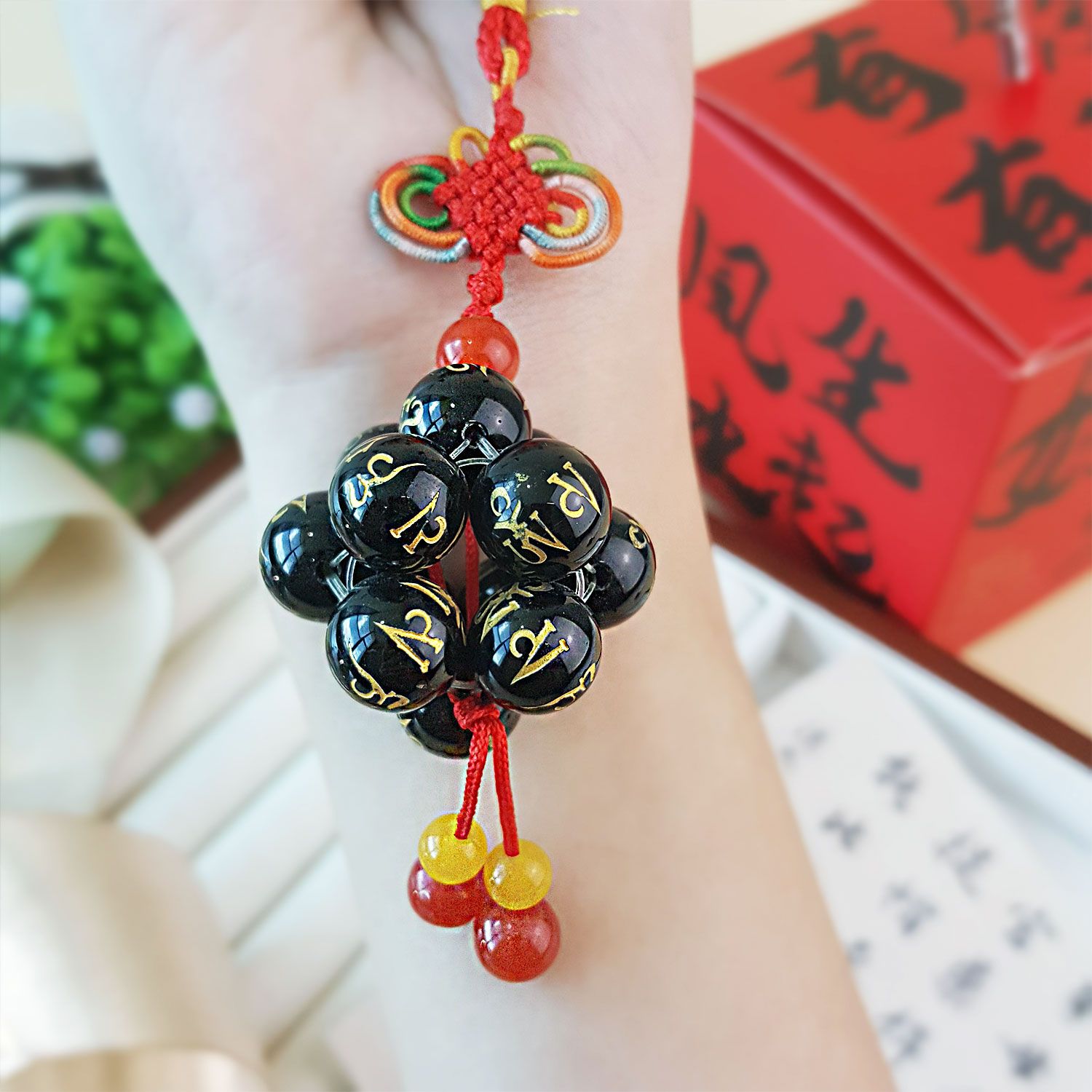 黑曜石六字真言花球吊饰
