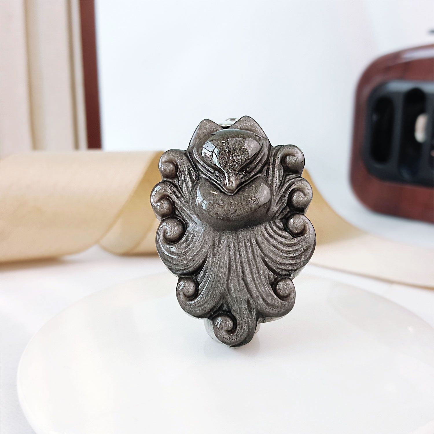 30mm x 43mm 银曜石九尾狐仙吊坠