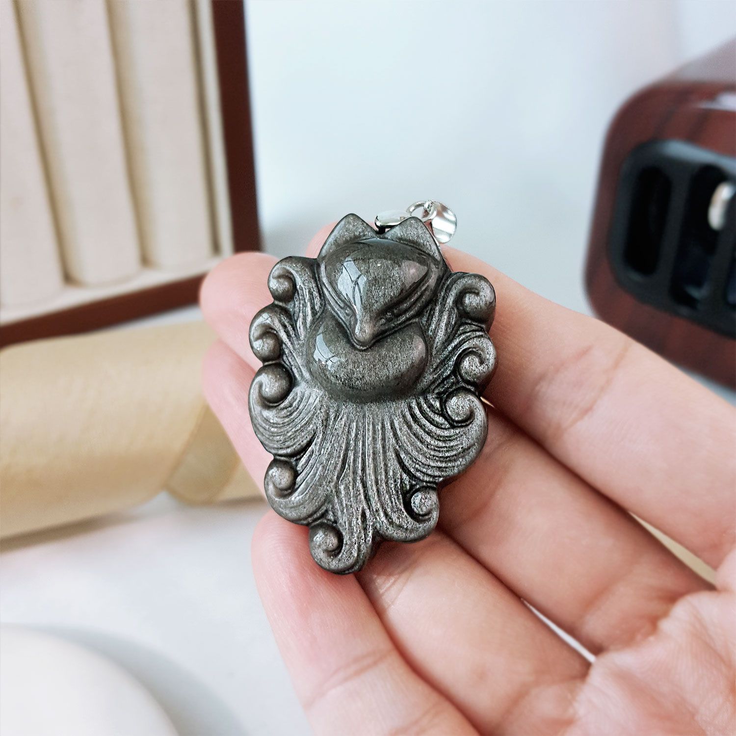 30mm x 43mm 银曜石九尾狐仙吊坠