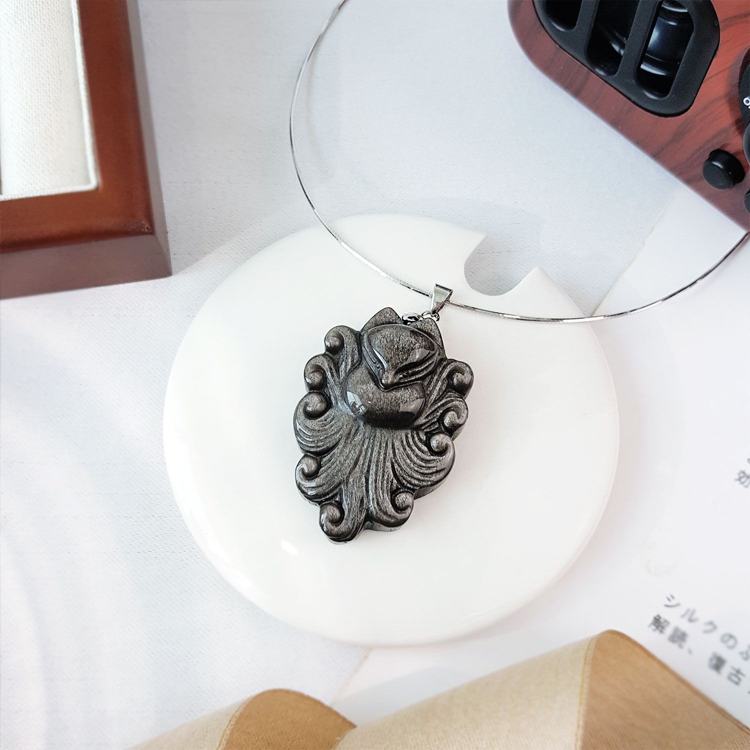 30mm x 43mm 银曜石九尾狐仙吊坠