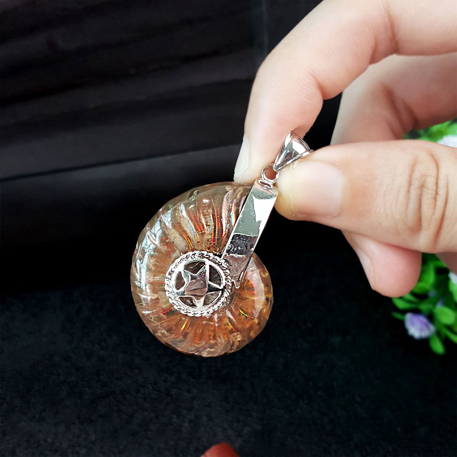 马达加斯加彩虹斑彩螺吊坠 (中)