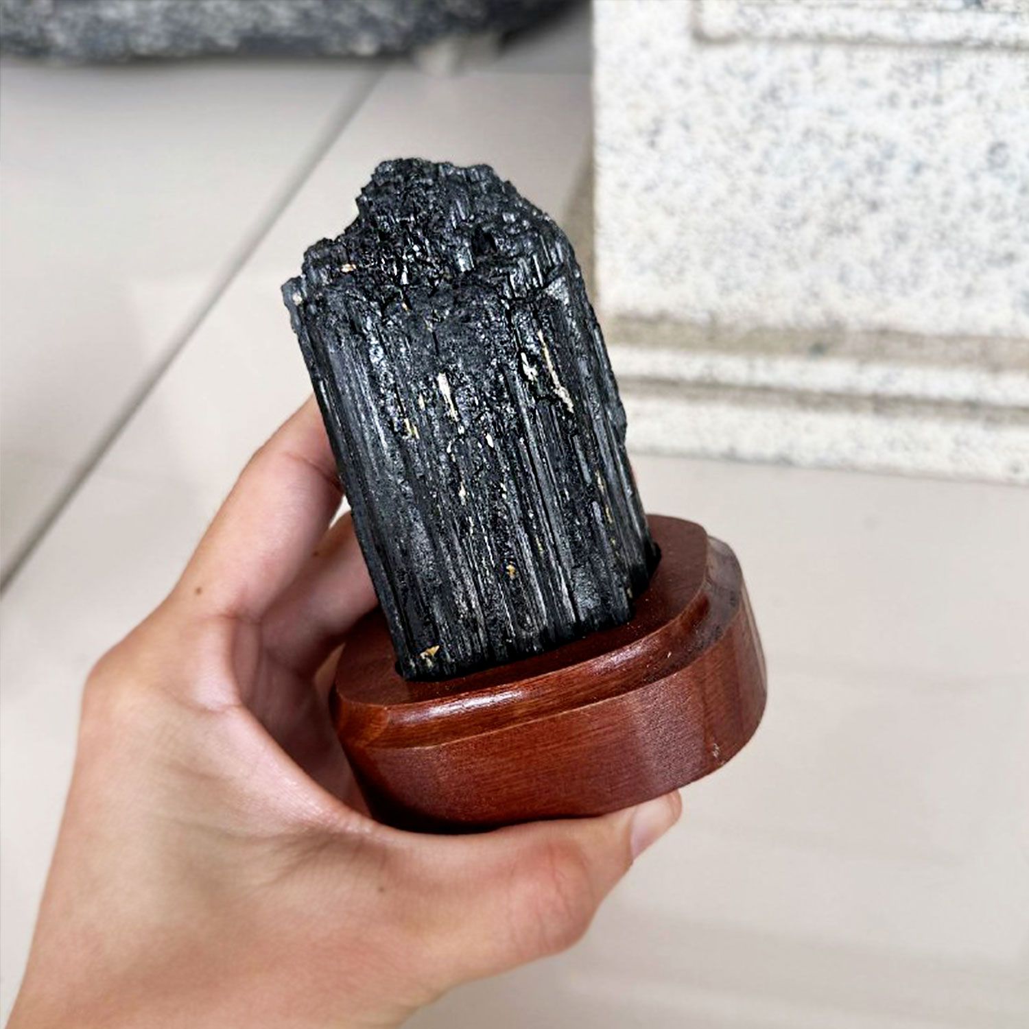 黑碧玺原矿搭配木座
