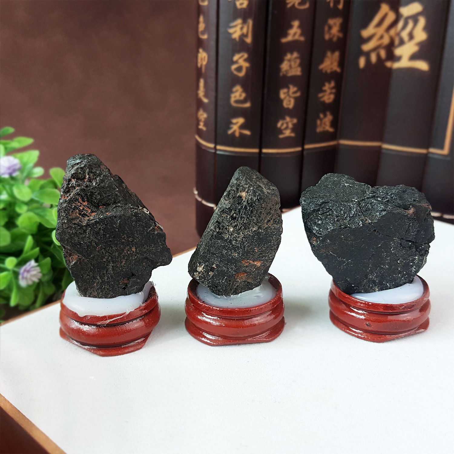 黑碧玺迷你原矿搭配木座