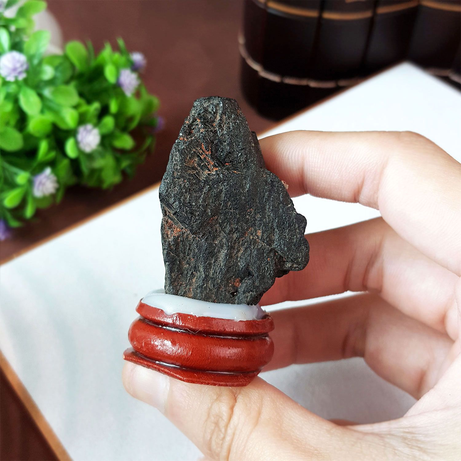 黑碧玺迷你原矿搭配木座