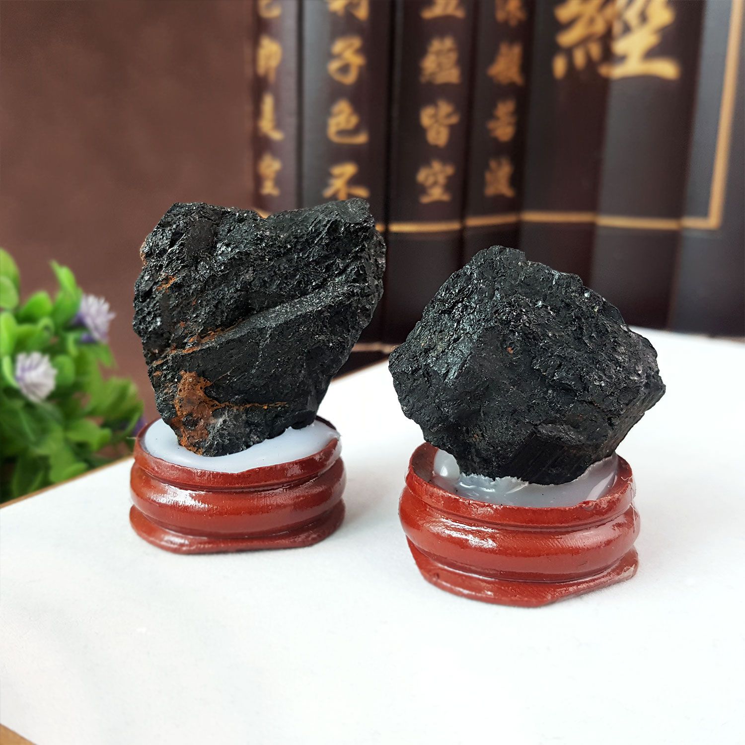 黑碧玺迷你原矿搭配木座