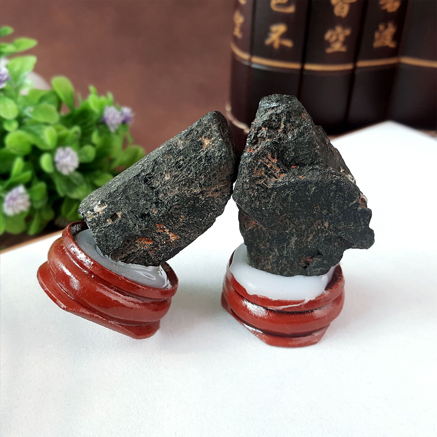 黑碧玺迷你原矿搭配木座