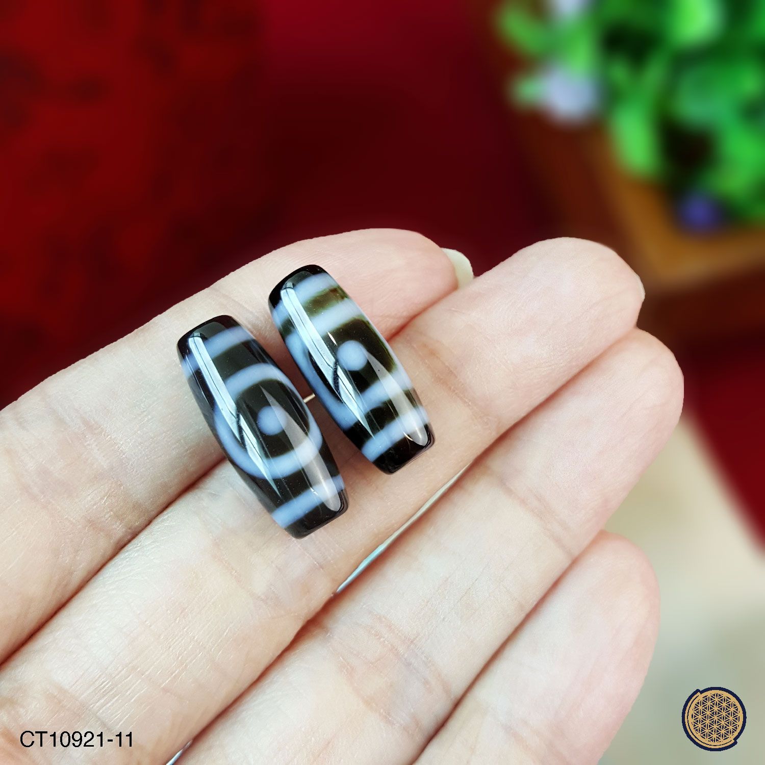 7.5mm x 19mm 玛瑙星辰天珠(小)