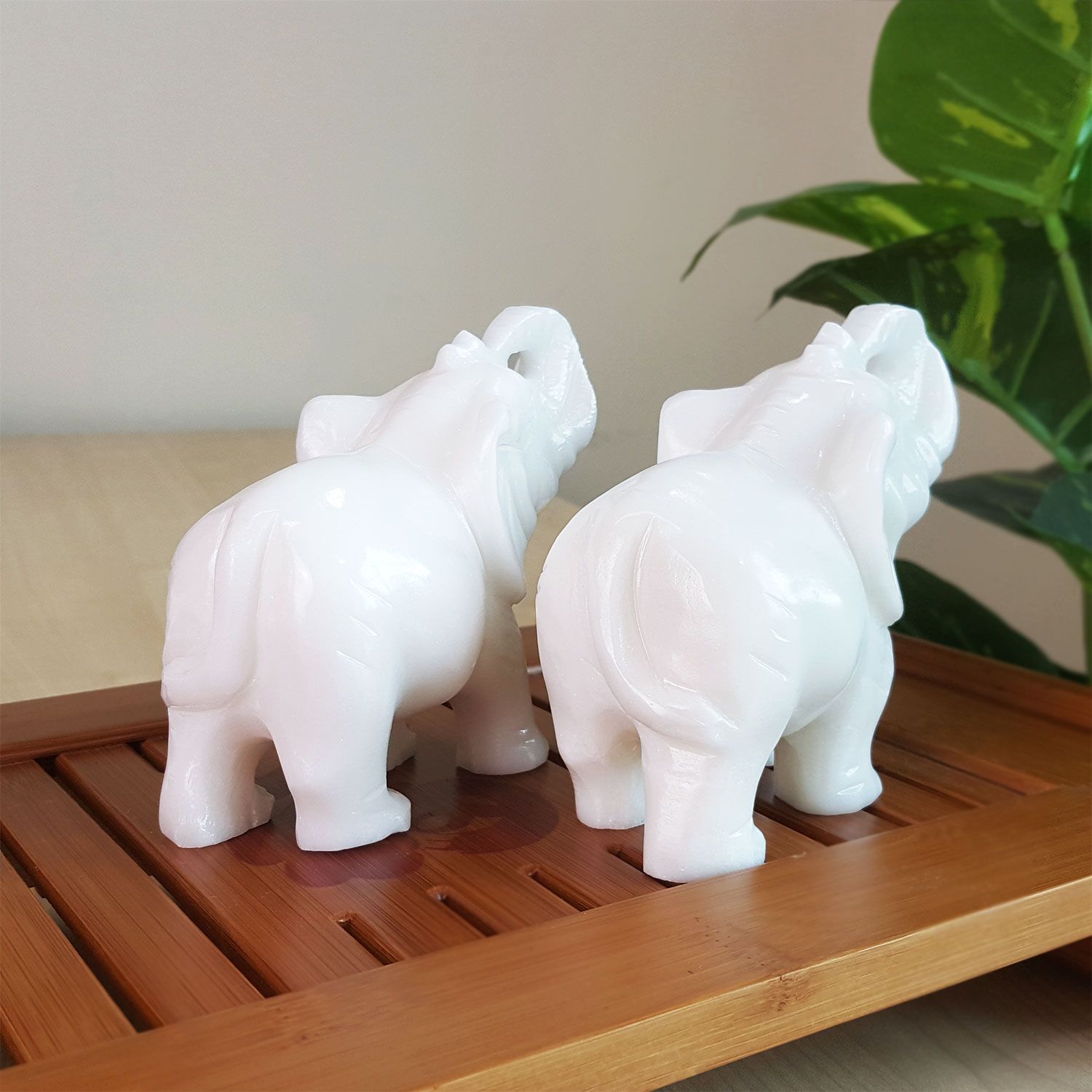 白玉吸财纳福象 (5寸)