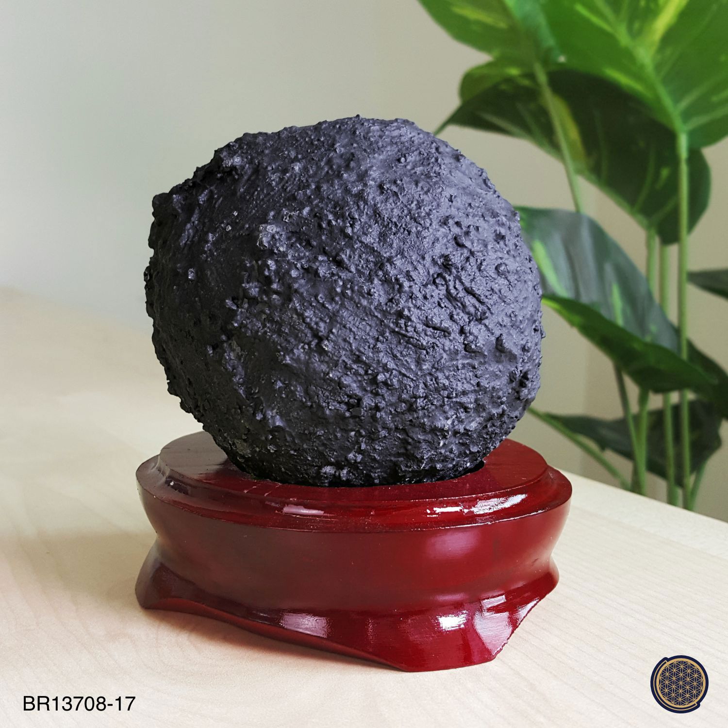 102mm x 120mm 乌拉圭紫水晶洞搭配木座(开口笑)