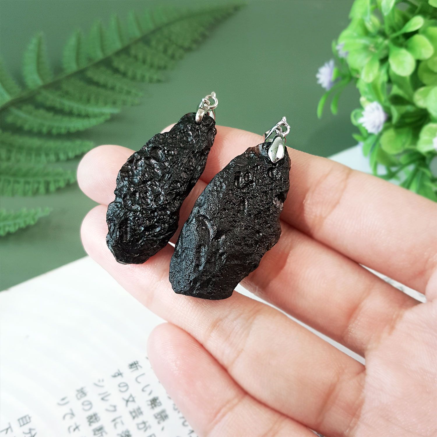 黑陨石吊坠