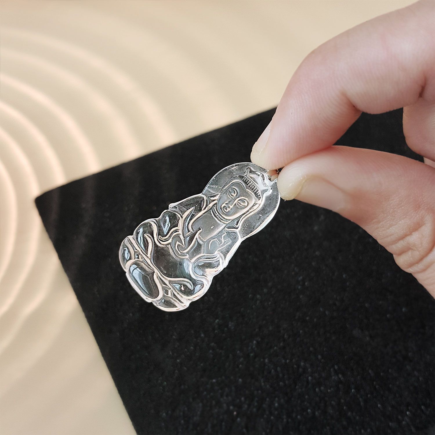 17X30mm 白水晶观音吊坠 (925镶嵌)