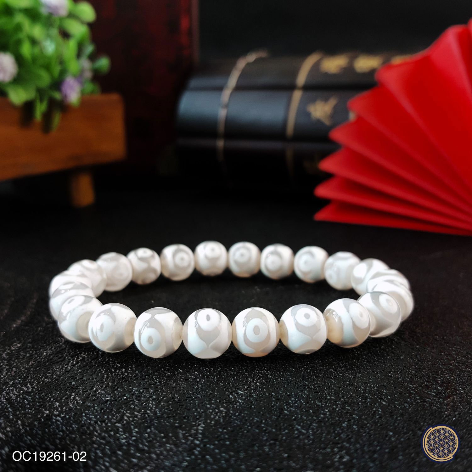 8mm 白玛瑙三眼手链