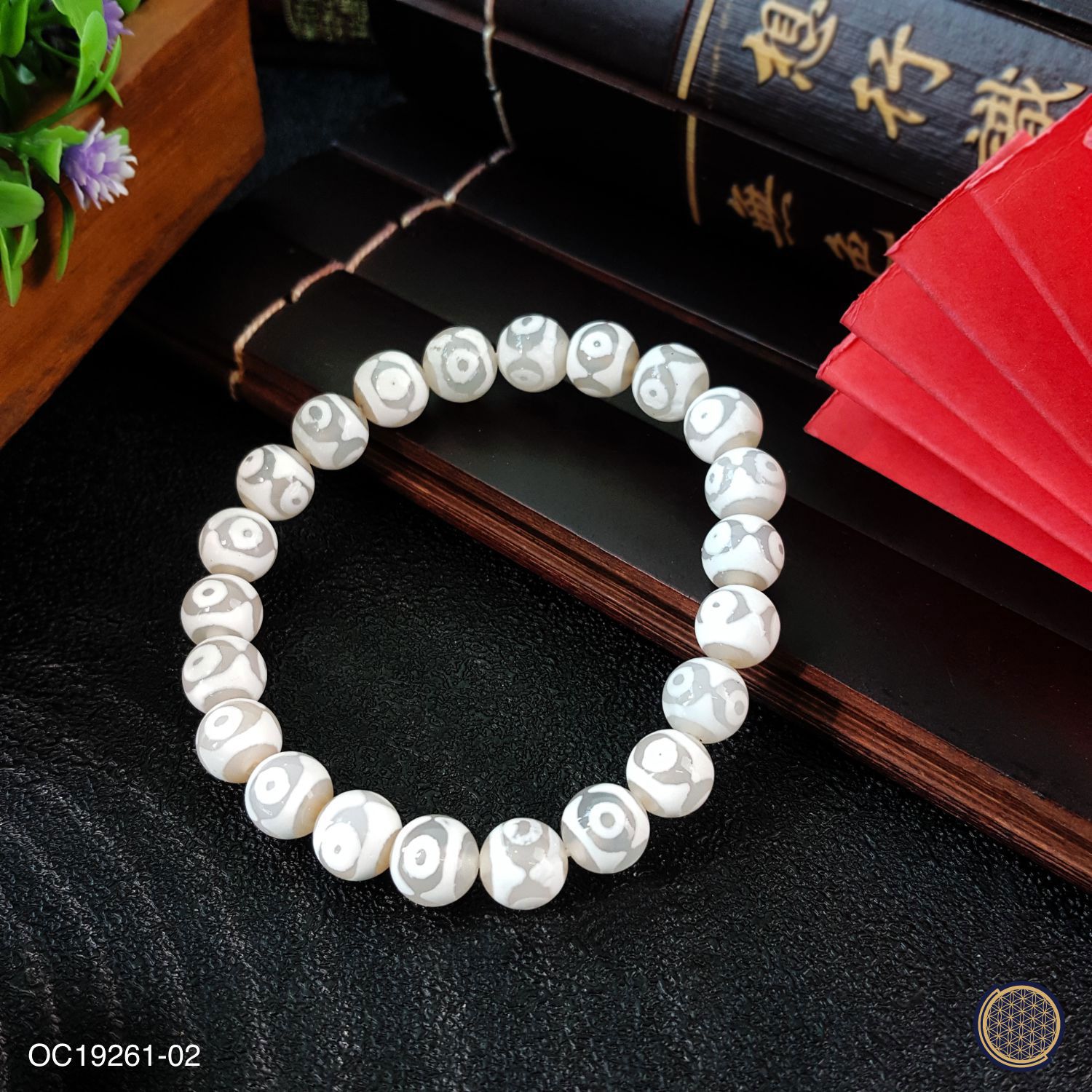 8mm 白玛瑙三眼手链