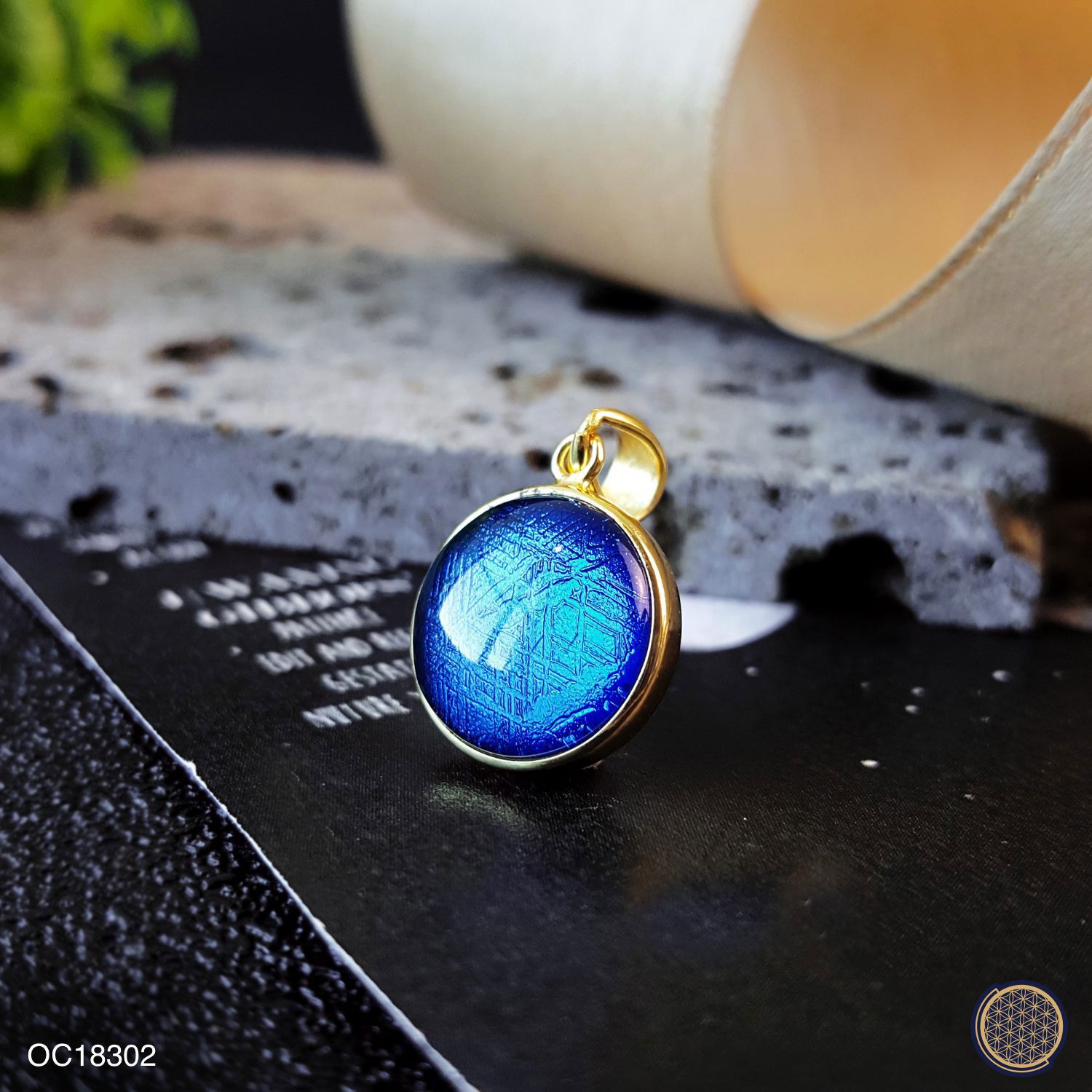 12mm Meteorite  Round Pendant - Blue (Gold Frame) 