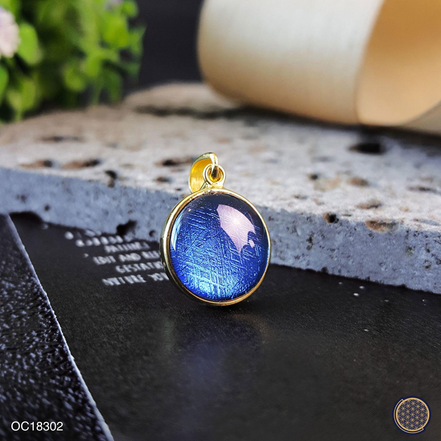 12mm Meteorite  Round Pendant - Blue (Gold Frame) 