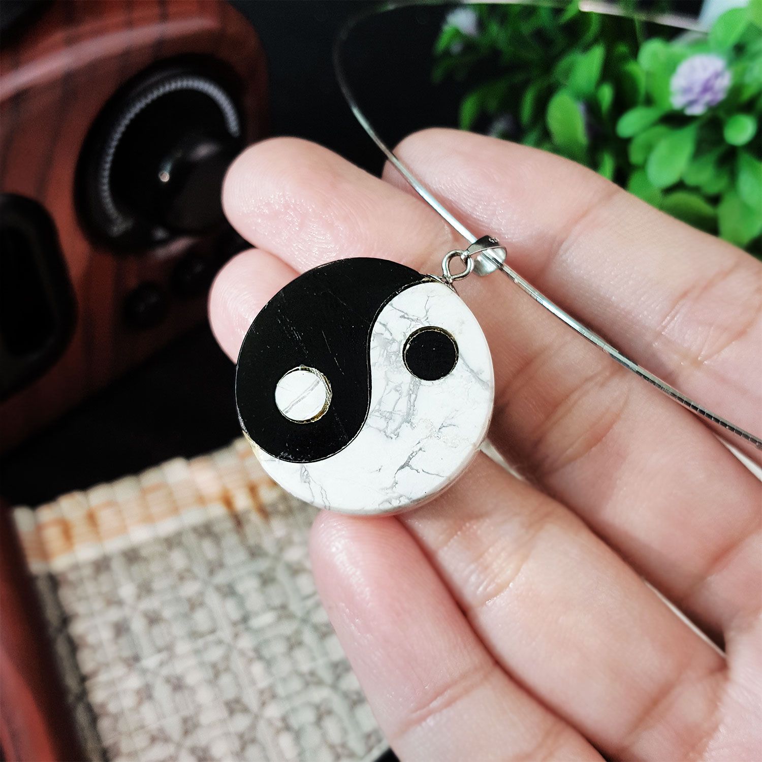 25mm 白松石搭配黑玛瑙太极吊坠