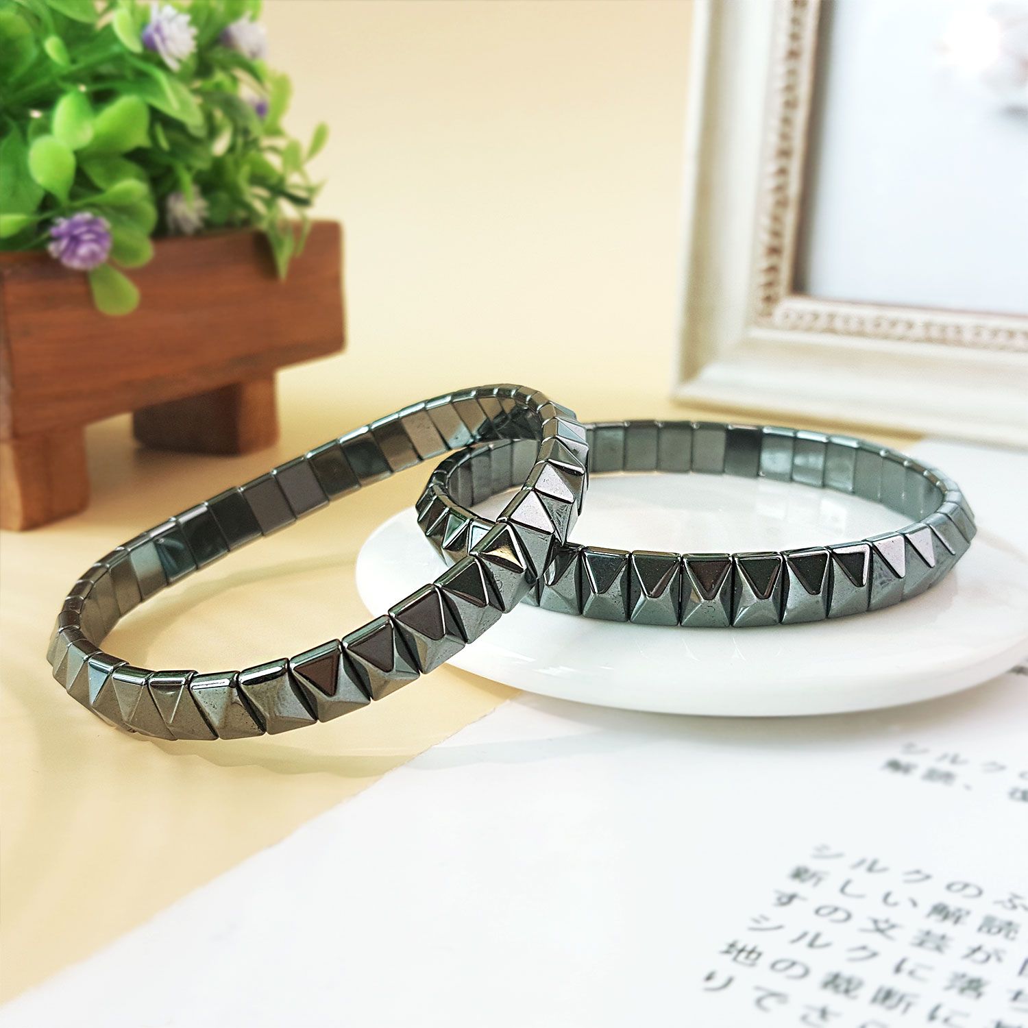5mm x 7.5mm 赤铁矿金字塔手排