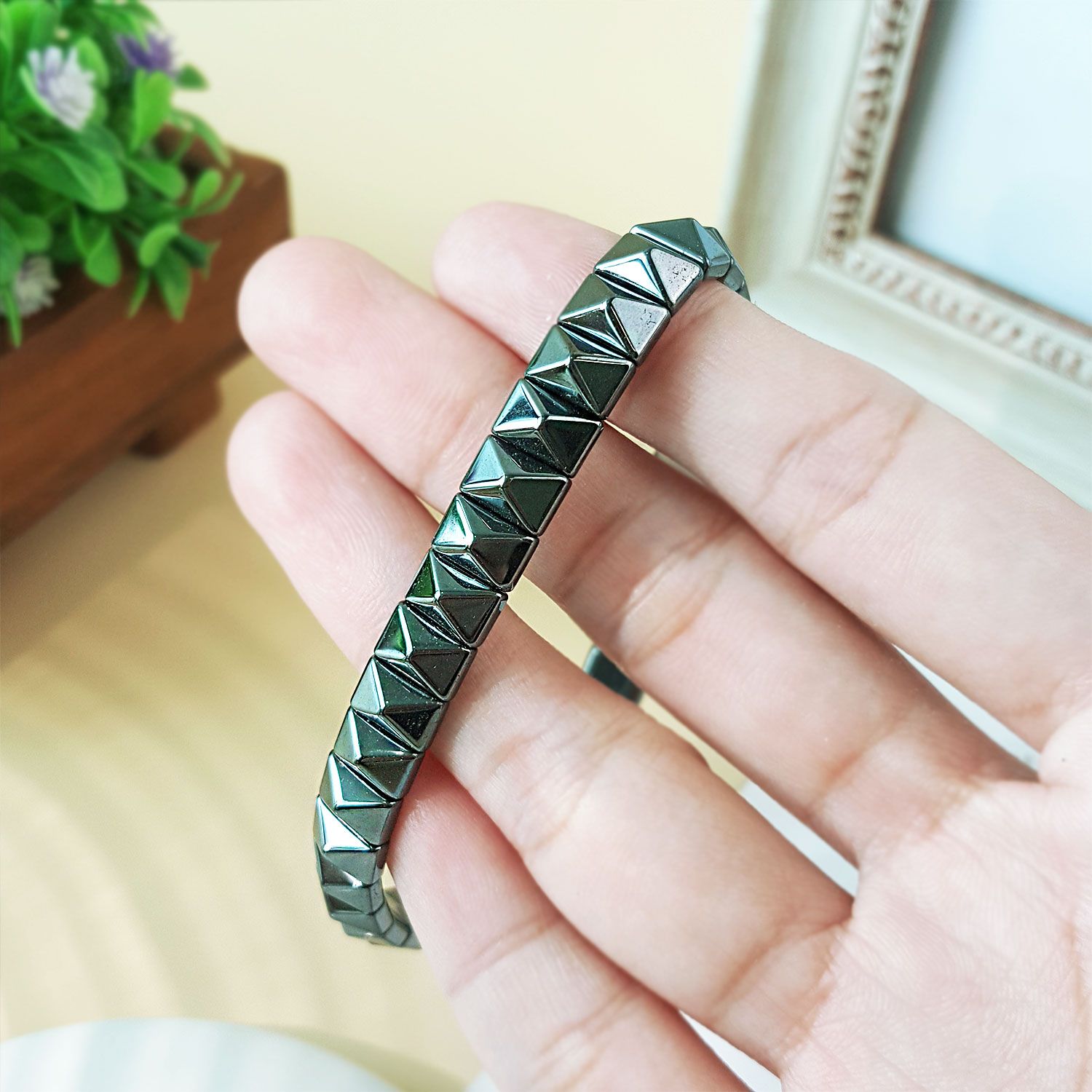 5mm x 7.5mm 赤铁矿金字塔手排