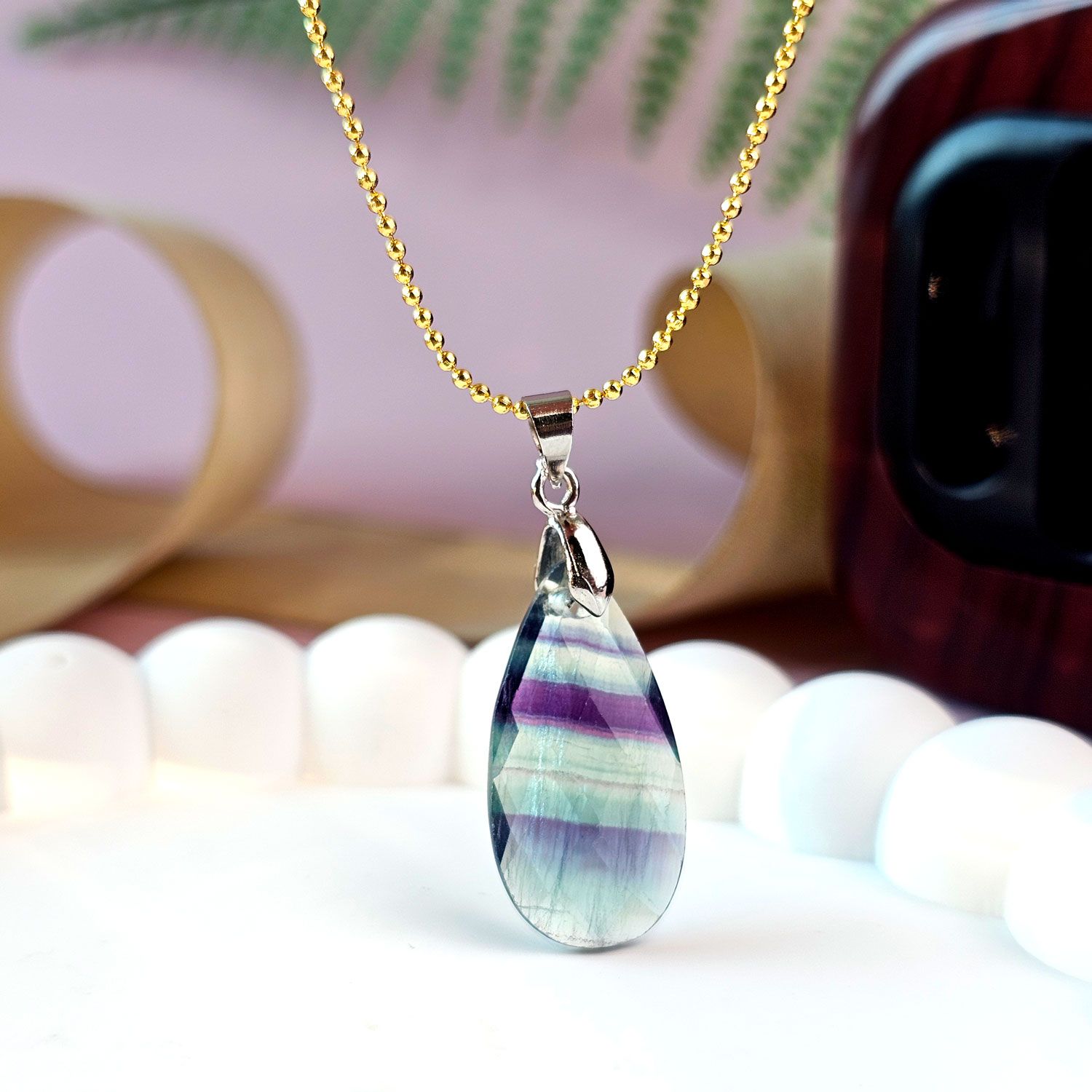 萤石水滴形切割面吊坠