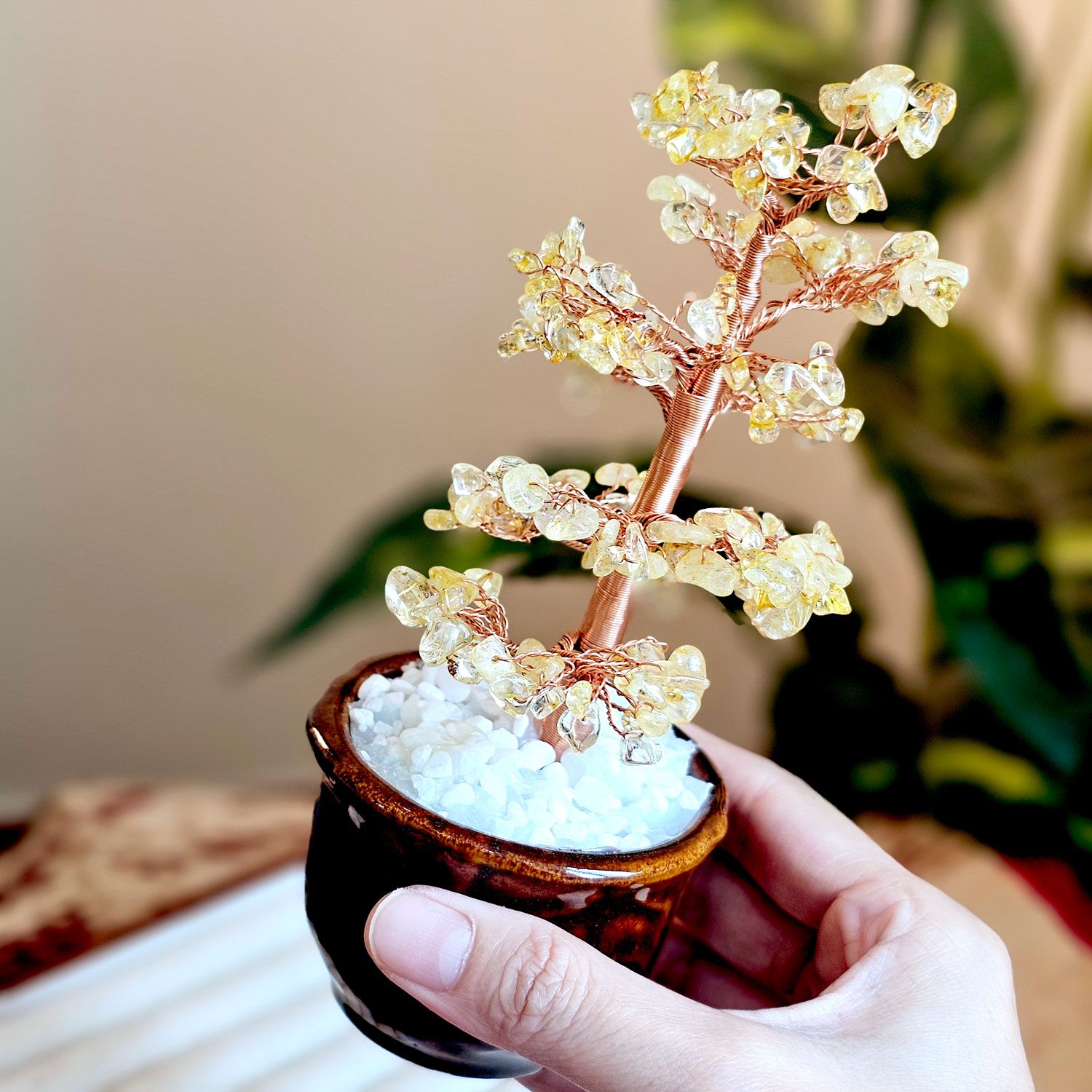 黄水晶招财树搭配花瓶