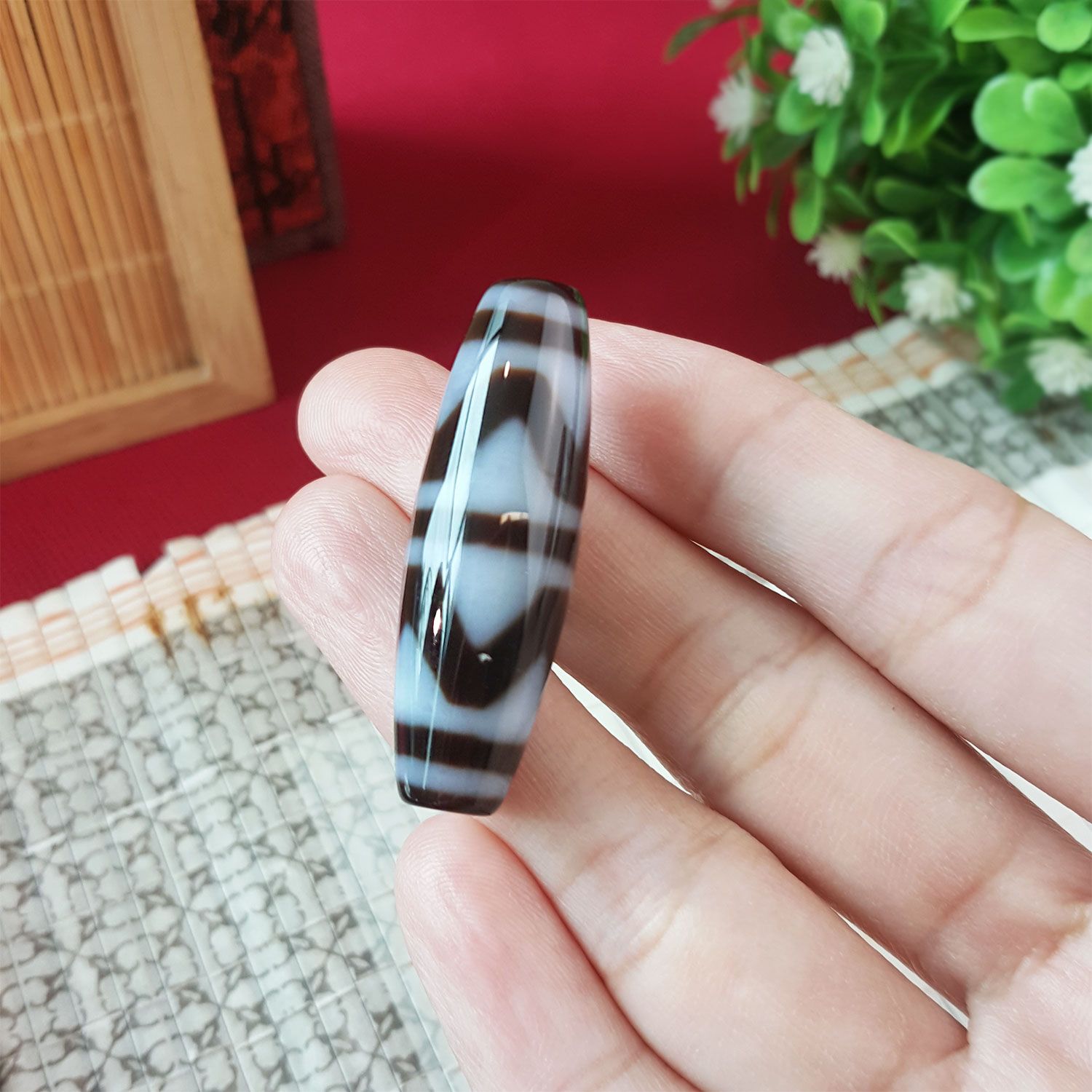 玛瑙双虎牙天珠