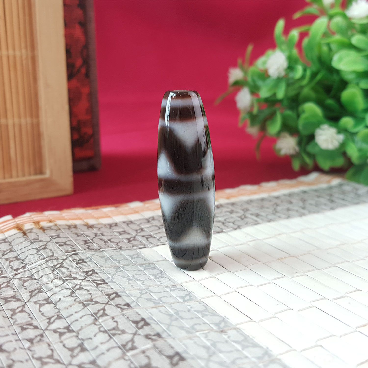玛瑙双虎牙天珠