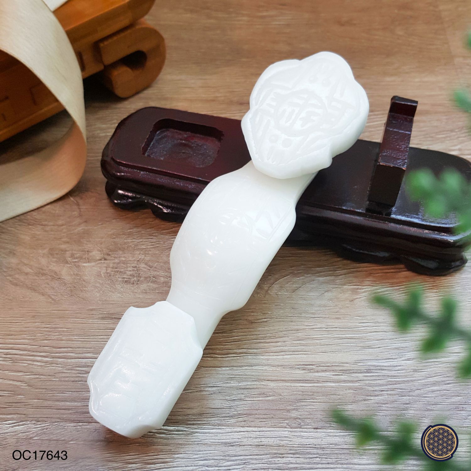 白玉如意棒搭配木座 (17CM)