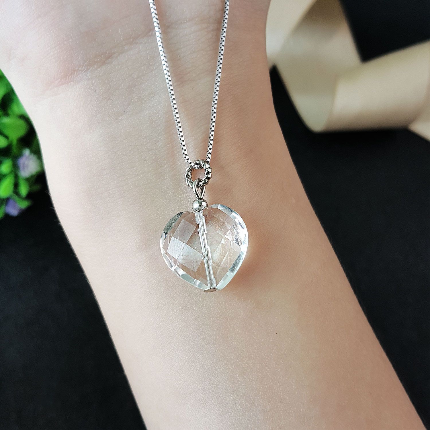 15mm x 16mm 白水晶心形角度吊坠