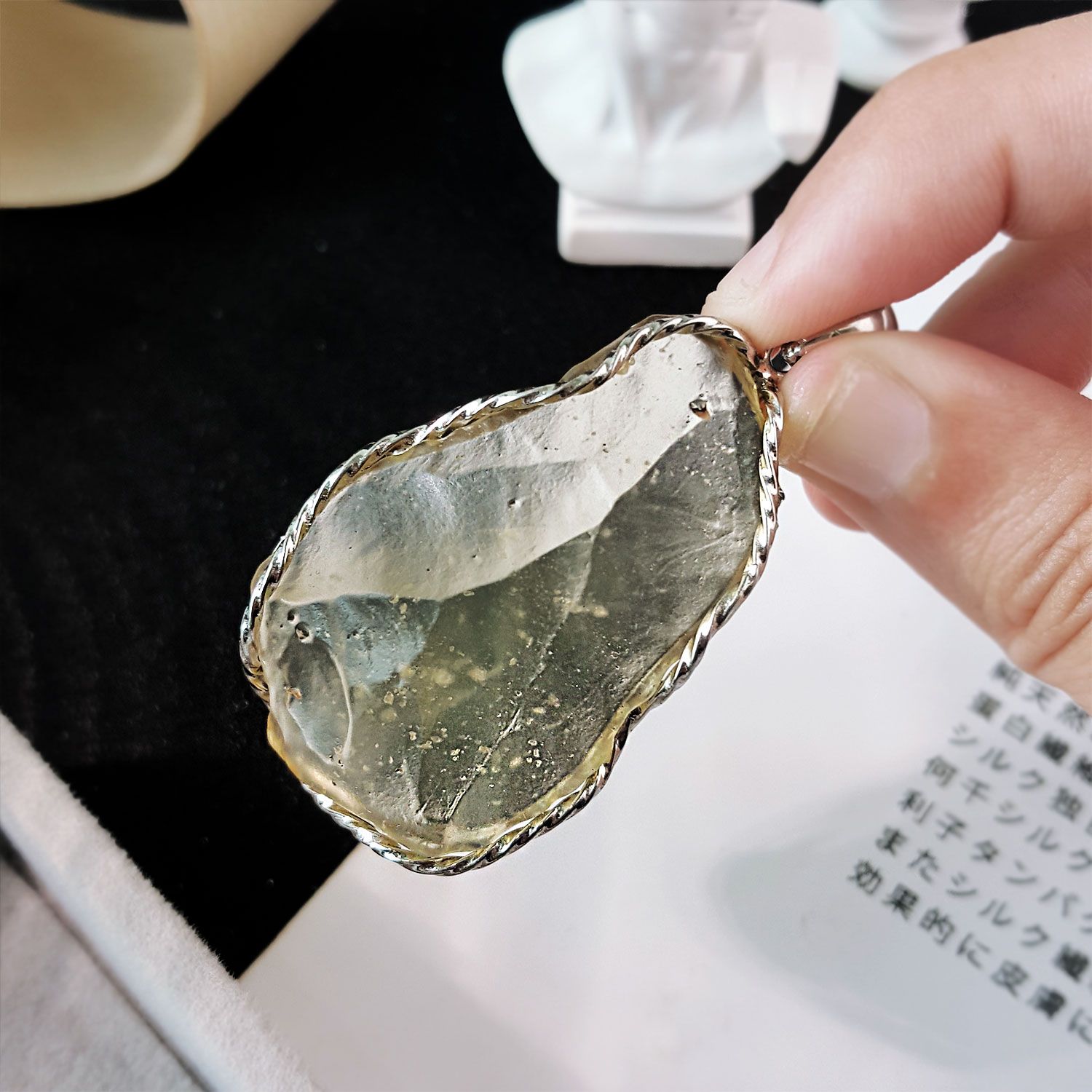 30mm x 58mm 利比亚黄金陨石吊坠 (925镶嵌)