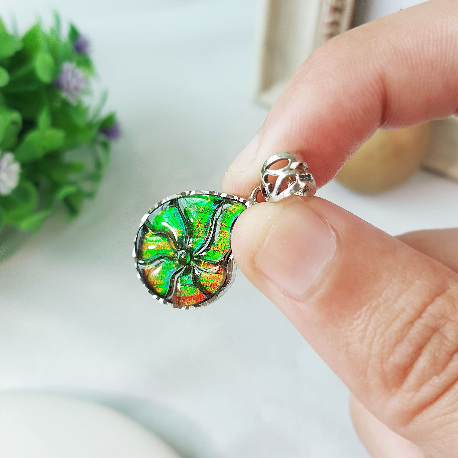 14mm x 18mm 加拿大斑彩整片式螺形吊坠 (925镶嵌)