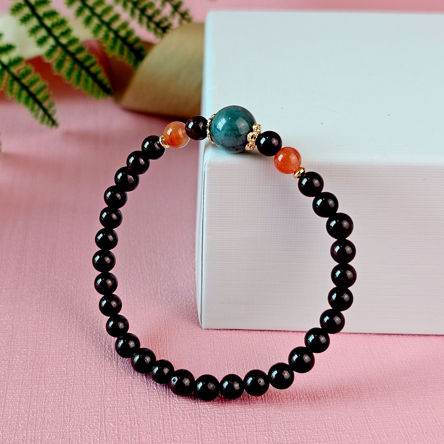 5mm 红石榴搭配危地马拉蓝水翡翠设计款手链