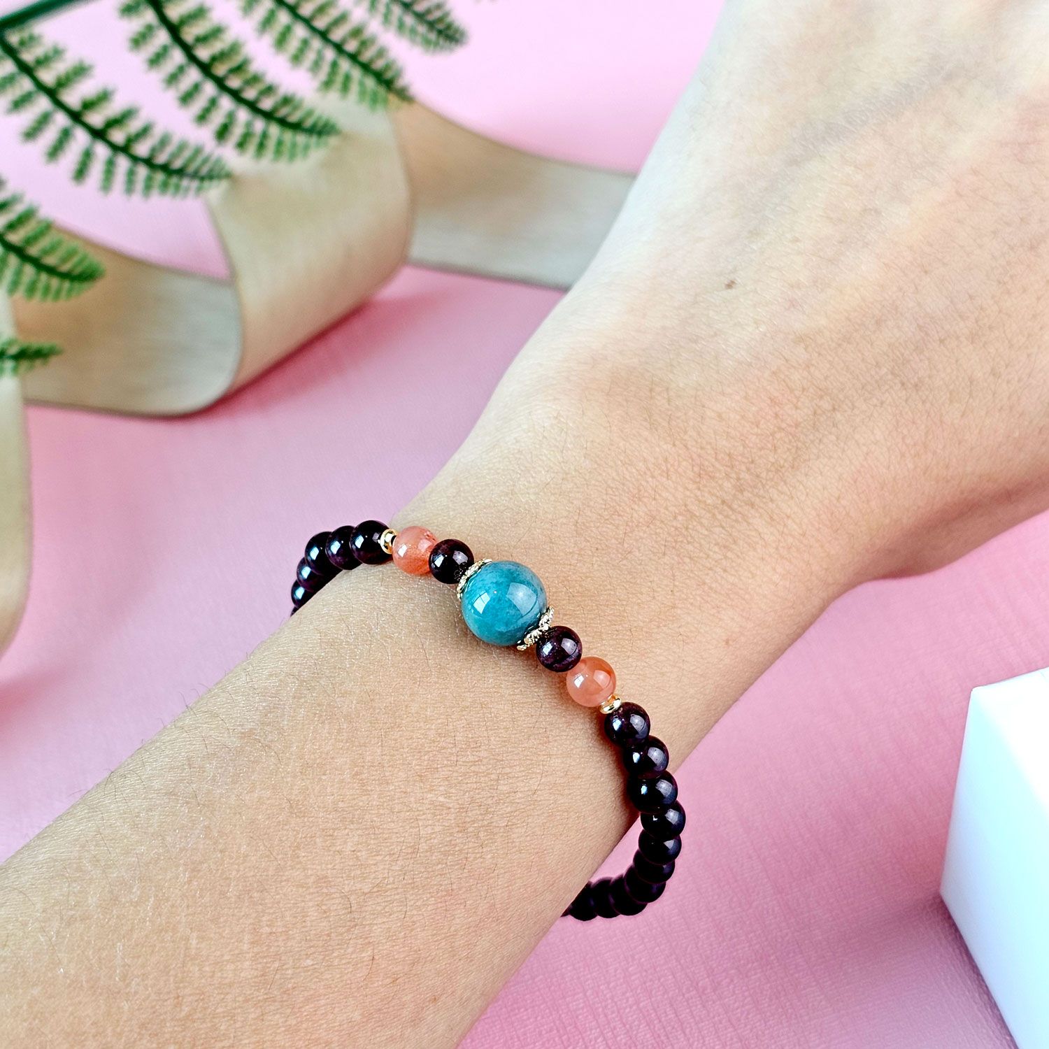 5mm 红石榴搭配危地马拉蓝水翡翠设计款手链