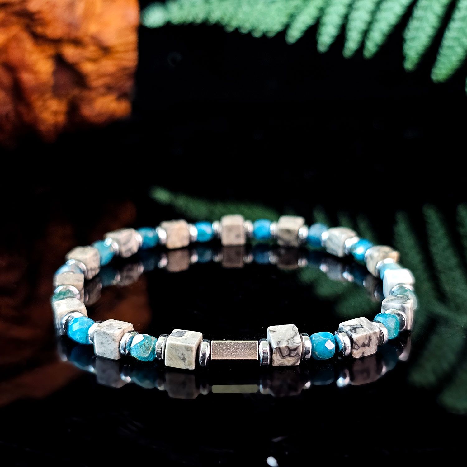 4mm 地图石搭配蓝磷灰方糖设计款手链