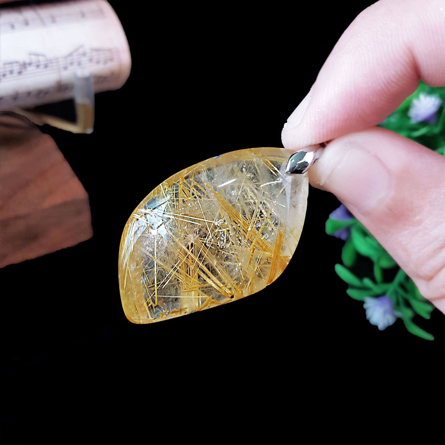 20mm x 34mm 金钛晶吊坠