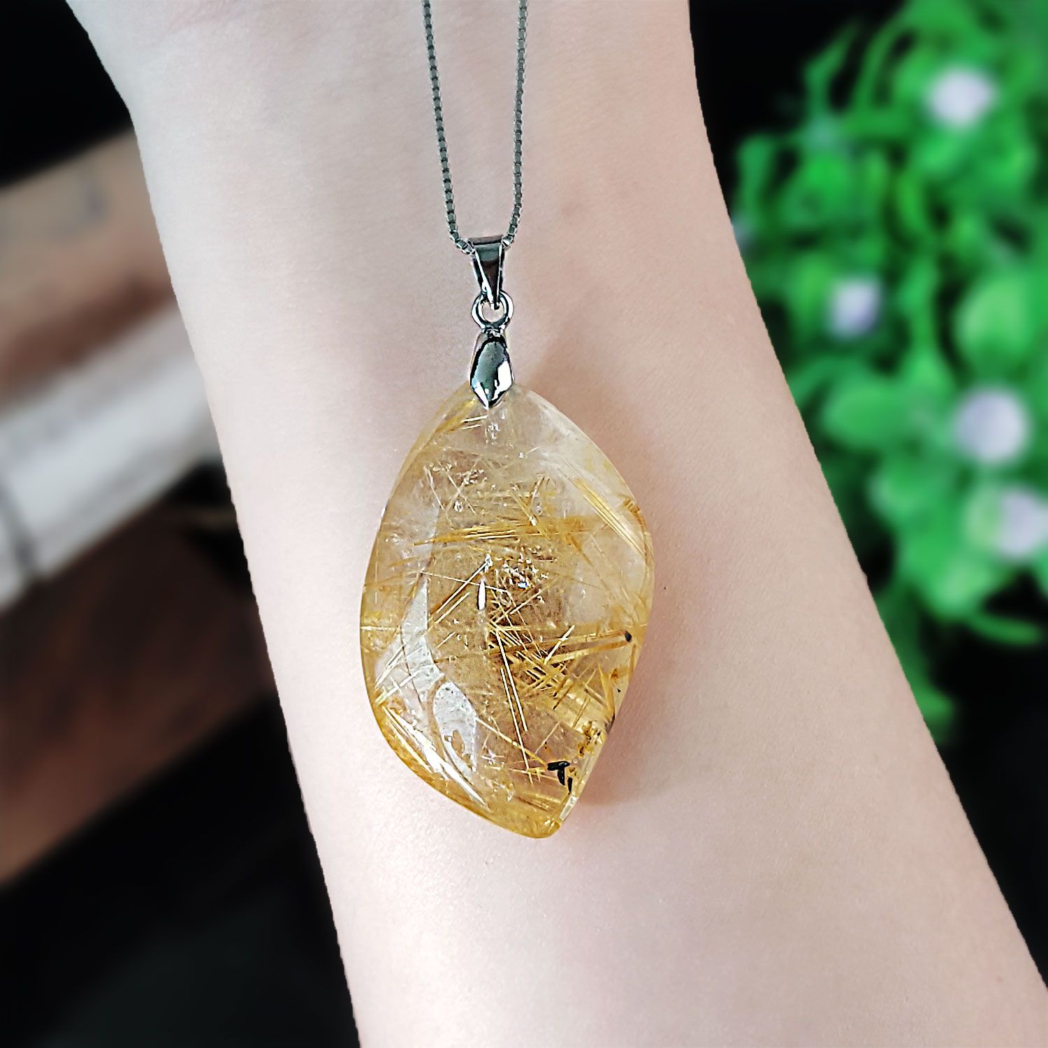 20mm x 34mm 金钛晶吊坠