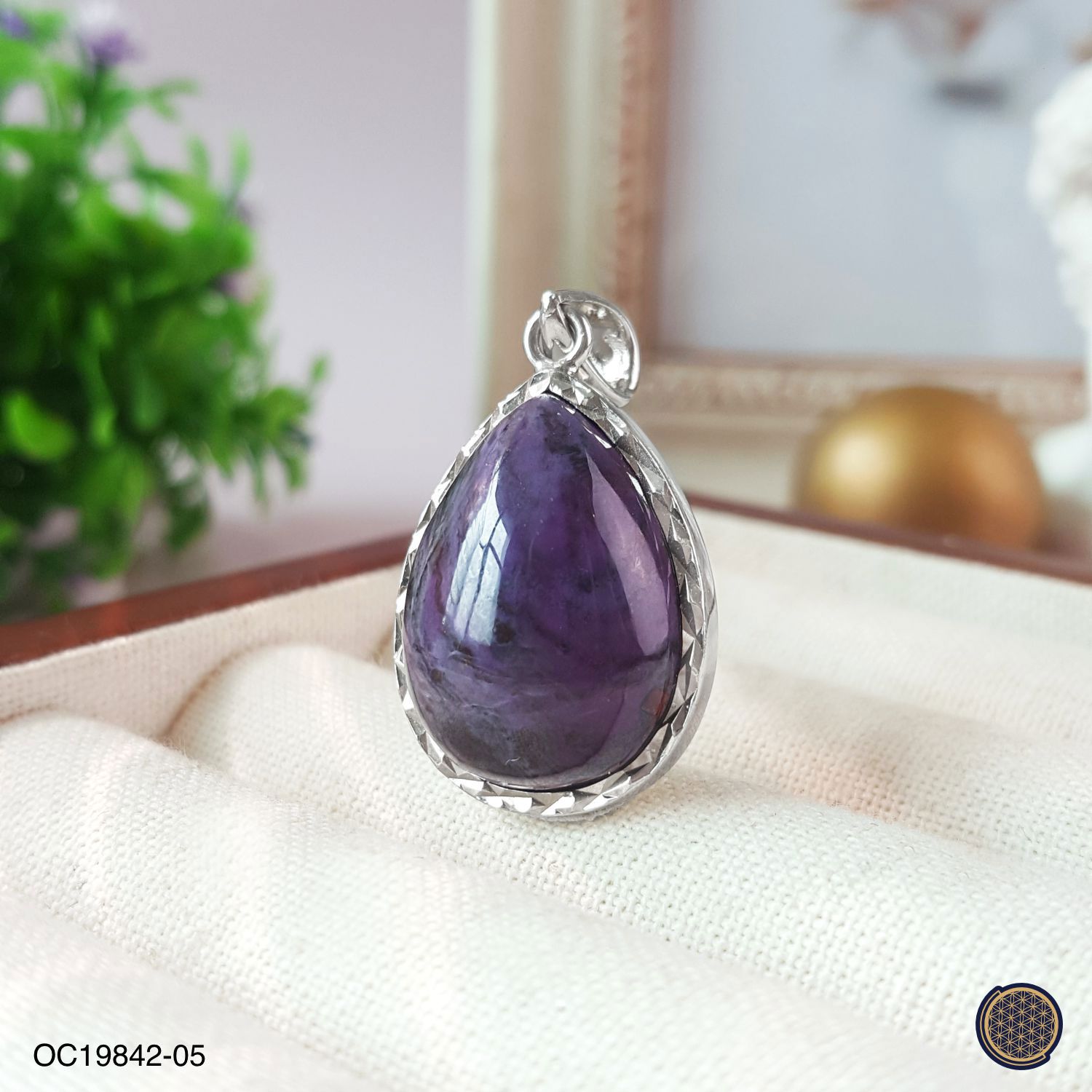 顶级舒俱莱水滴形吊坠 (925镶嵌)